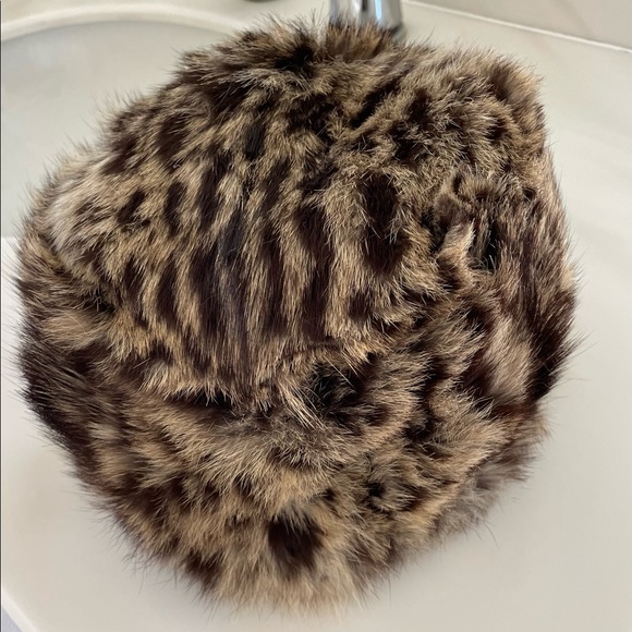 Women’s Full Length Fur Coat with Matching Hat - Picture 4 of 4